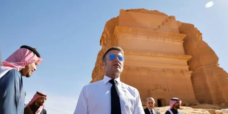 French PM meets Macron to resign after no-confidence vote