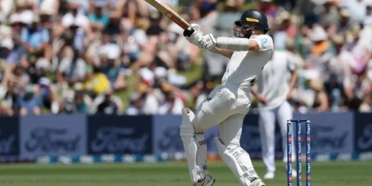 England fight back on even opening day of third NZ Test