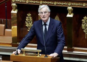 French government risks falling in no-confidence vote