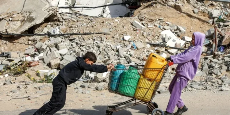 Key public service makes quiet return in Gaza