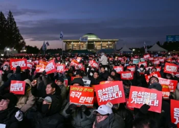 ‘Do your freaking job’: S. Korean protesters frustrated by failing impeachment vote