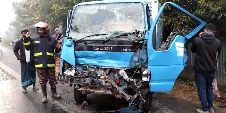 Head-On Collision Between Oil Tanker And Pickup Van In Akkelpur – Three Injured