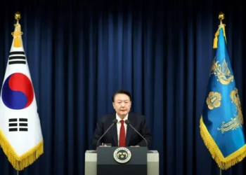 South Korean police raid president’s office