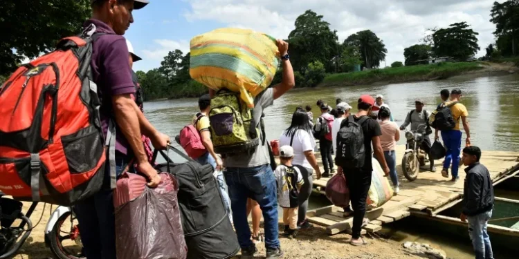 80 killed, thousands displaced in Colombian guerrilla violence