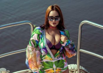 Nikki Ahmed shows off her hot look