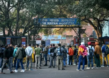 18 dead in India stampede to catch trains to Hindu mega-festival