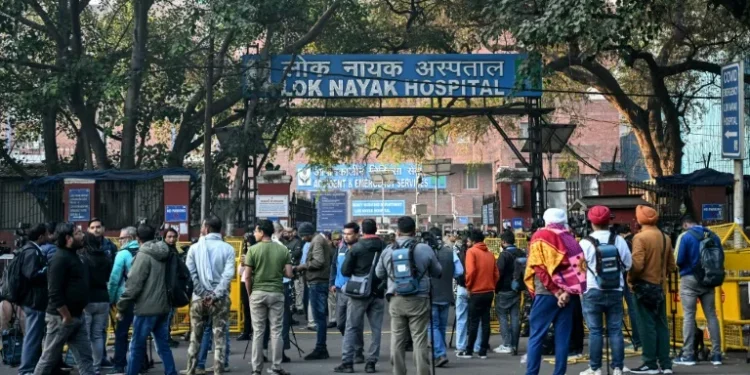18 dead in India stampede to catch trains to Hindu mega-festival