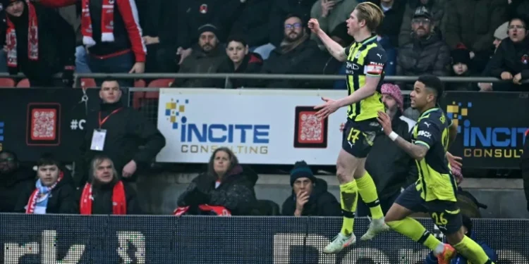Man City survive Orient scare, Newcastle beat Birmingham