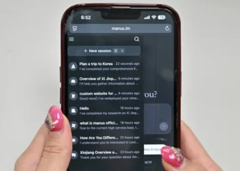 Chinese AI tool Manus can perform tasks such as booking tickets and sorting resumes (ADEK BERRY) (ADEK BERRY/AFP/AFP)