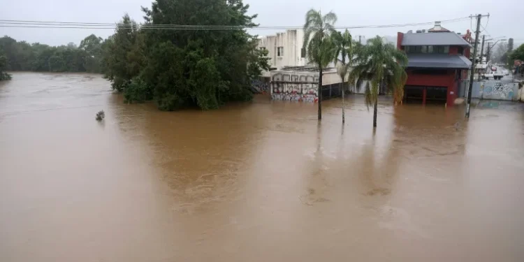 Floods hit eastern Australia, 190,000 properties blacked out