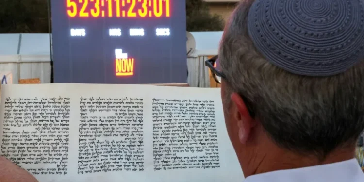 Hamas says ready to free Israeli-US hostage, four bodies