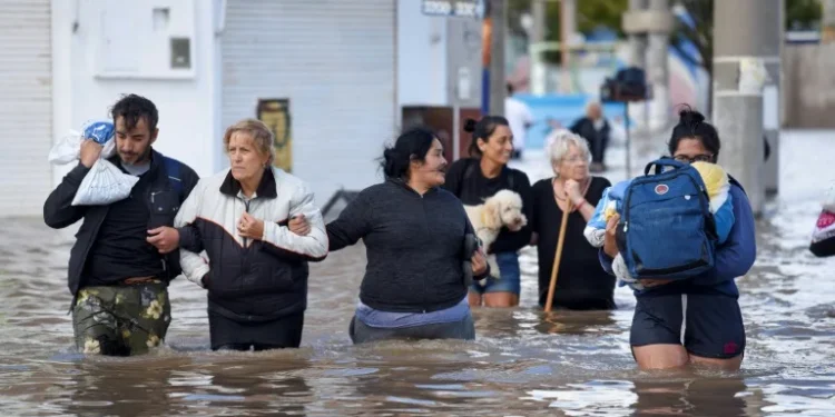 Argentina declares national mourning as flood death toll hits 16