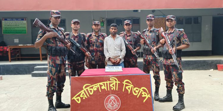 Smuggler arrested with 12 gold bars in Kushtia