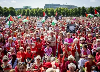 Tens of thousands rally in Dutch Gaza protest
