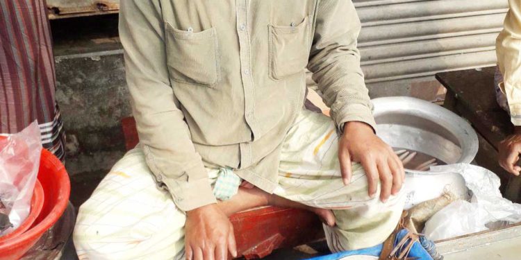 A festival of killing native species of fish and fish with eggs is underway in Chalanbeel