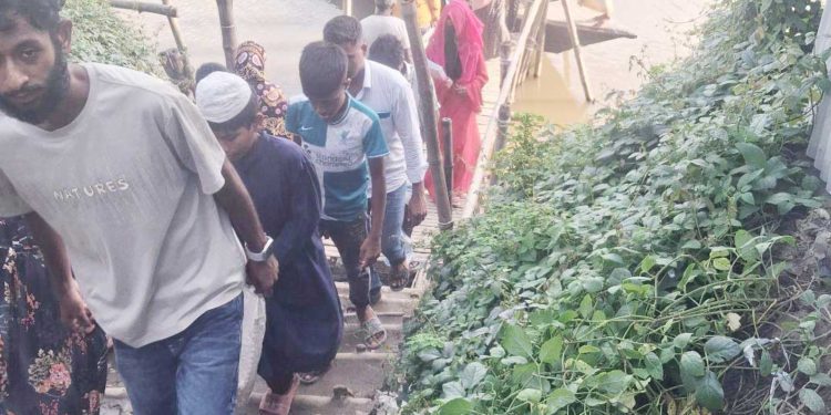 River crossing in modern times by ferry-boat