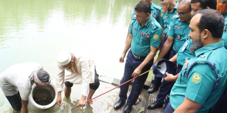 পোনা মাছ অবমুক্তকরন