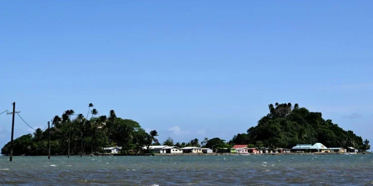 Climate-threatened Fijian utopia rejects calls to relocate